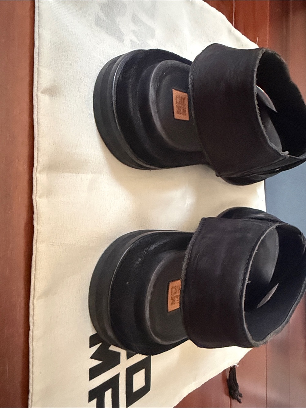 MOMA Black Criss-Cross Leather Sandals - Picture 5 of 8